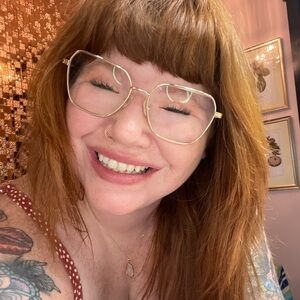 Meet your Posher, KFlo aka the barefoot hippie! ✌🏼